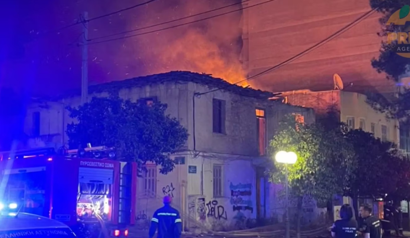 Πυρκαγιά σε παλιό κτίριο στη Νέα Ιωνία – Κατέρρευσε μέρος της οροφής