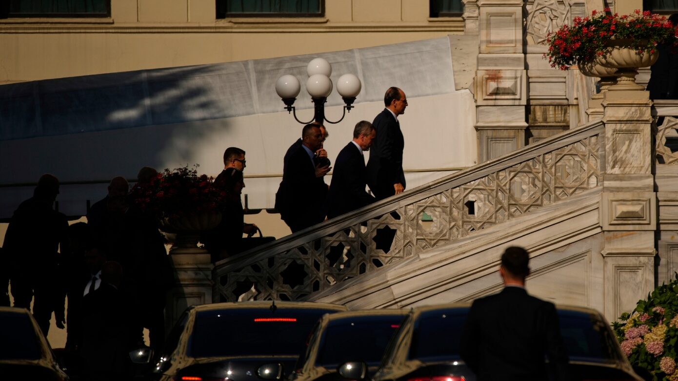 Αντιπροσωπείες Ουκρανίας και Ρωσίας στην Κωνσταντινούπολη για τρίτο γύρο διαπραγματεύσεων