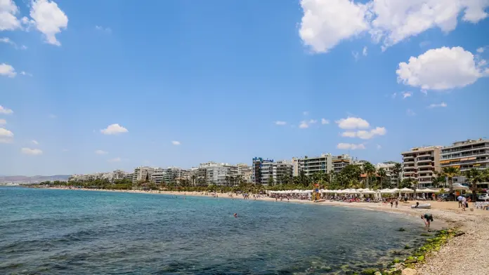 Αίνιγμα με την 4χρονη στο Παλαιό Φάληρο: Η πιθανότητα να έπεσε από βάρκα μεταναστών – Τι αποκαλύπτουν οι ειδικοί