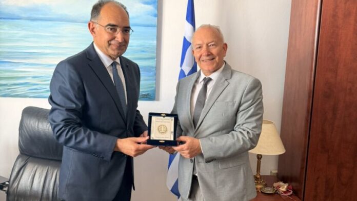 Ο Υφυπουργός Ναυτιλίας επισκέπτεται τον Δήμο Πάρου