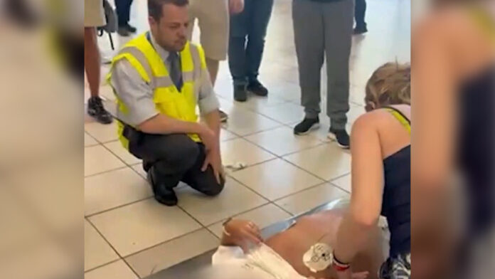 Συγκλονιστικό βίντεο: Άνδρας έπαθε ανακοπή στο αεροδρόμιο της Ρόδου και τον έσωσε μία παιδίατρος