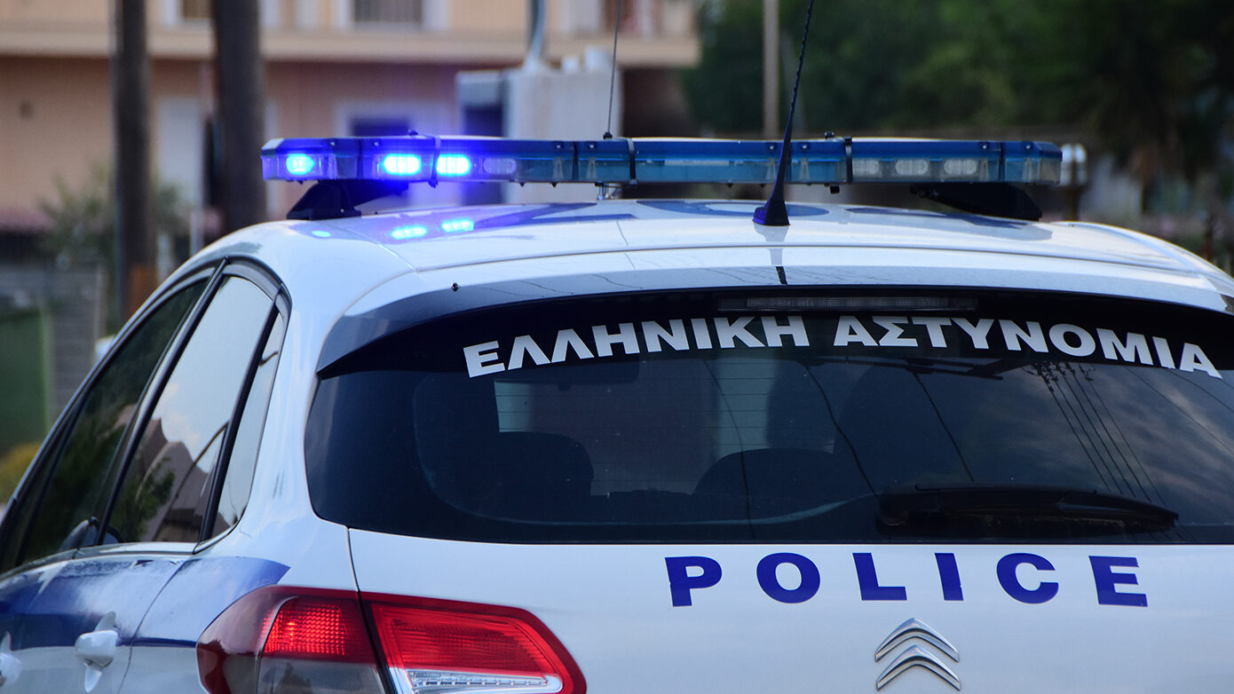 Συνελήφθη 37χρονος στην Ηλιούπολη – Προσπάθησε να εισβάλει στο Αστυνομικό Τμήμα της περιοχής με πιστόλι και σιγαστήρα