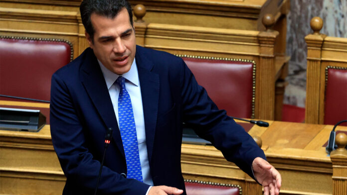 Έντονη αντιπαράθεση Πλεύρη και Καζαμία για το μεταναστευτικό στη Βουλή