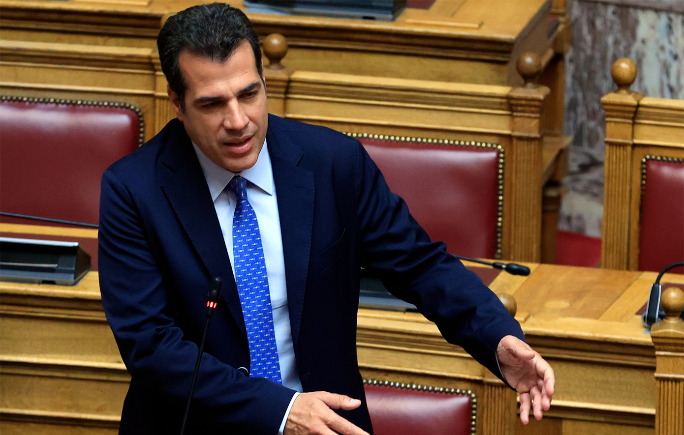 Έντονη αντιπαράθεση Πλεύρη και Καζαμία για το μεταναστευτικό στη Βουλή