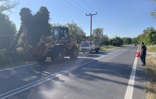 Περιφέρεια Πελοποννήσου Εργασίες καθαρισμού και αποψίλωσης βλάστησης στην Ε.Ο. Τρίπολης – Σπάρτης
