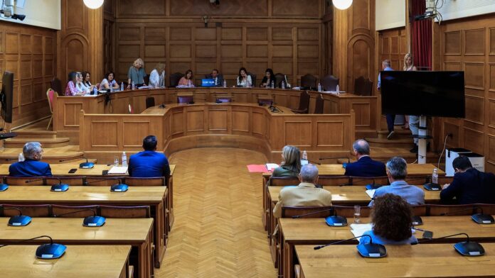 Προανακριτική Τέμπη: Ο ΣΥΡΙΖΑ αποχώρησε από τη συνεδρίαση, καταγγέλλοντας την πλειοψηφία για απόκρυψη
