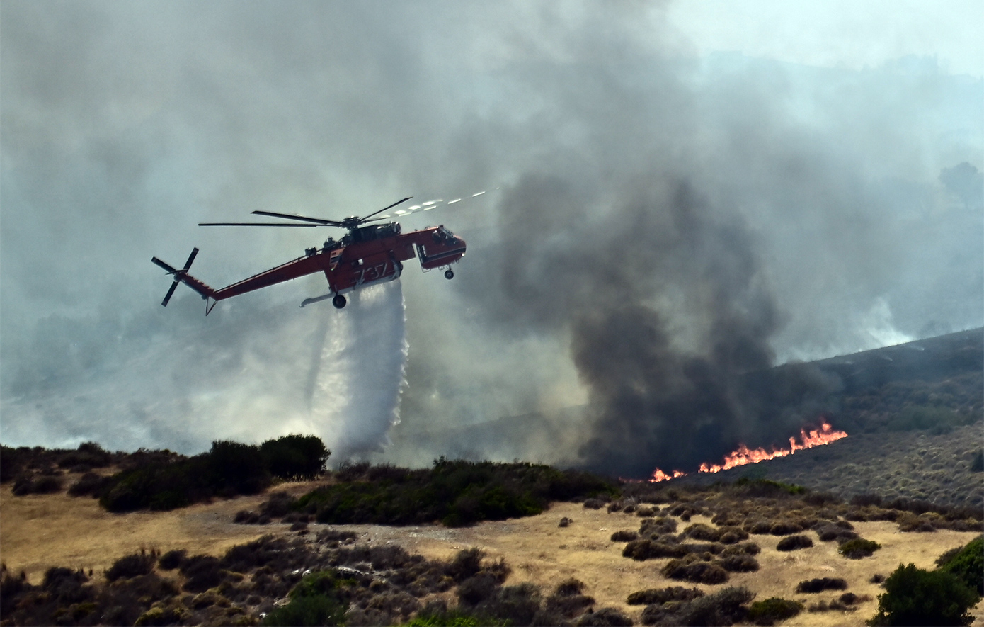 Συγκρατήθηκε η αναζωπύρωση στα Κύθηρα, χωρίς ενεργό μέτωπο η Τρίπολη – Η εικόνα σε όλα τα πύρινα μέτωπα
