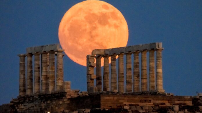 Αυγουστιάτικη Πανσέληνος σε μνημεία, μουσεία και αρχαιολογικούς χώρους – Ποιοι δικαιούνται δωρεάν είσοδο