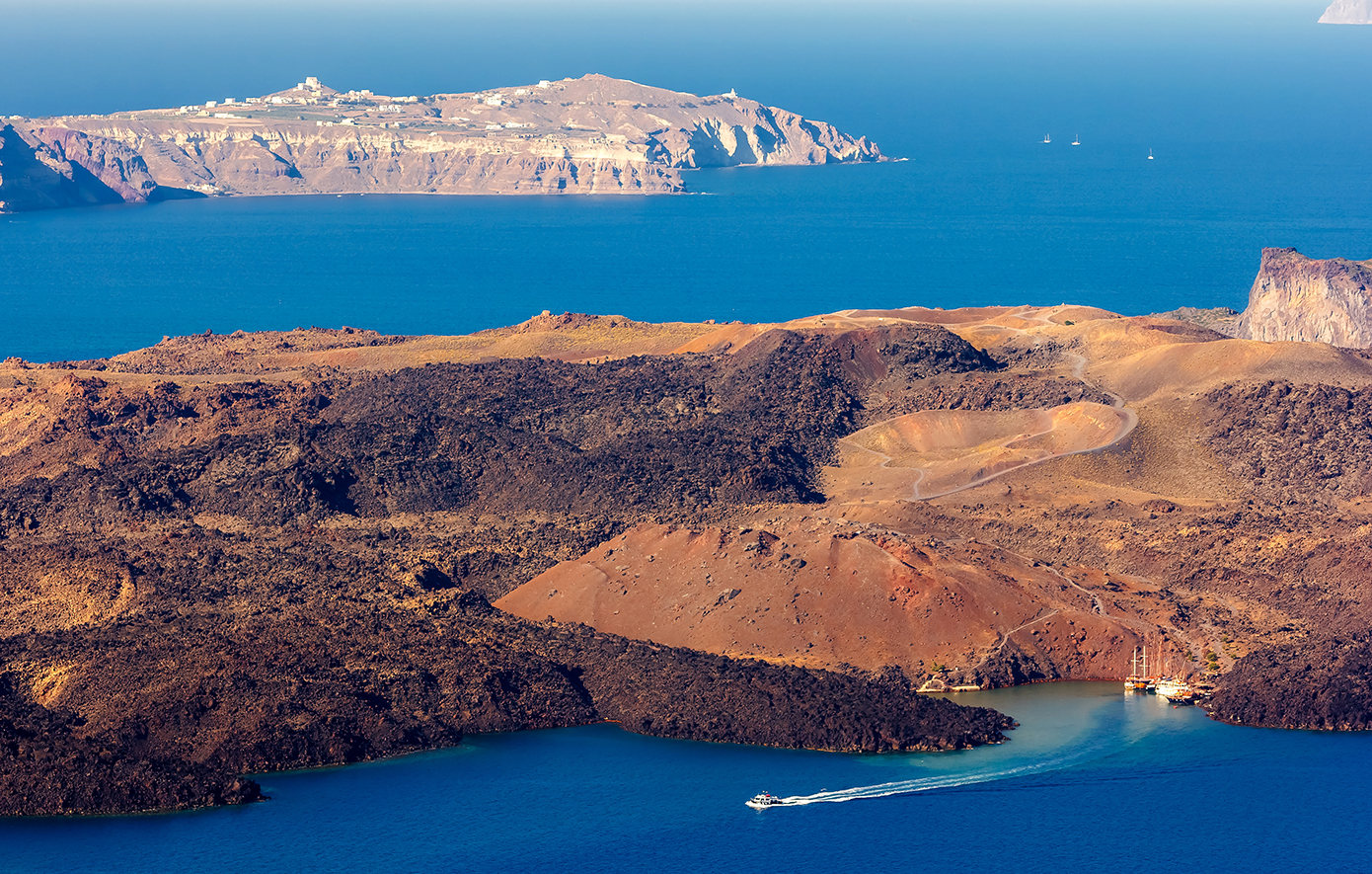 Τούρκοι δημοσιογράφοι στη Σαντορίνη με πρωτοβουλία ΕΟΤ: Ενίσχυση προβολής του νησιού σε τουριστικές αγορές-στόχους