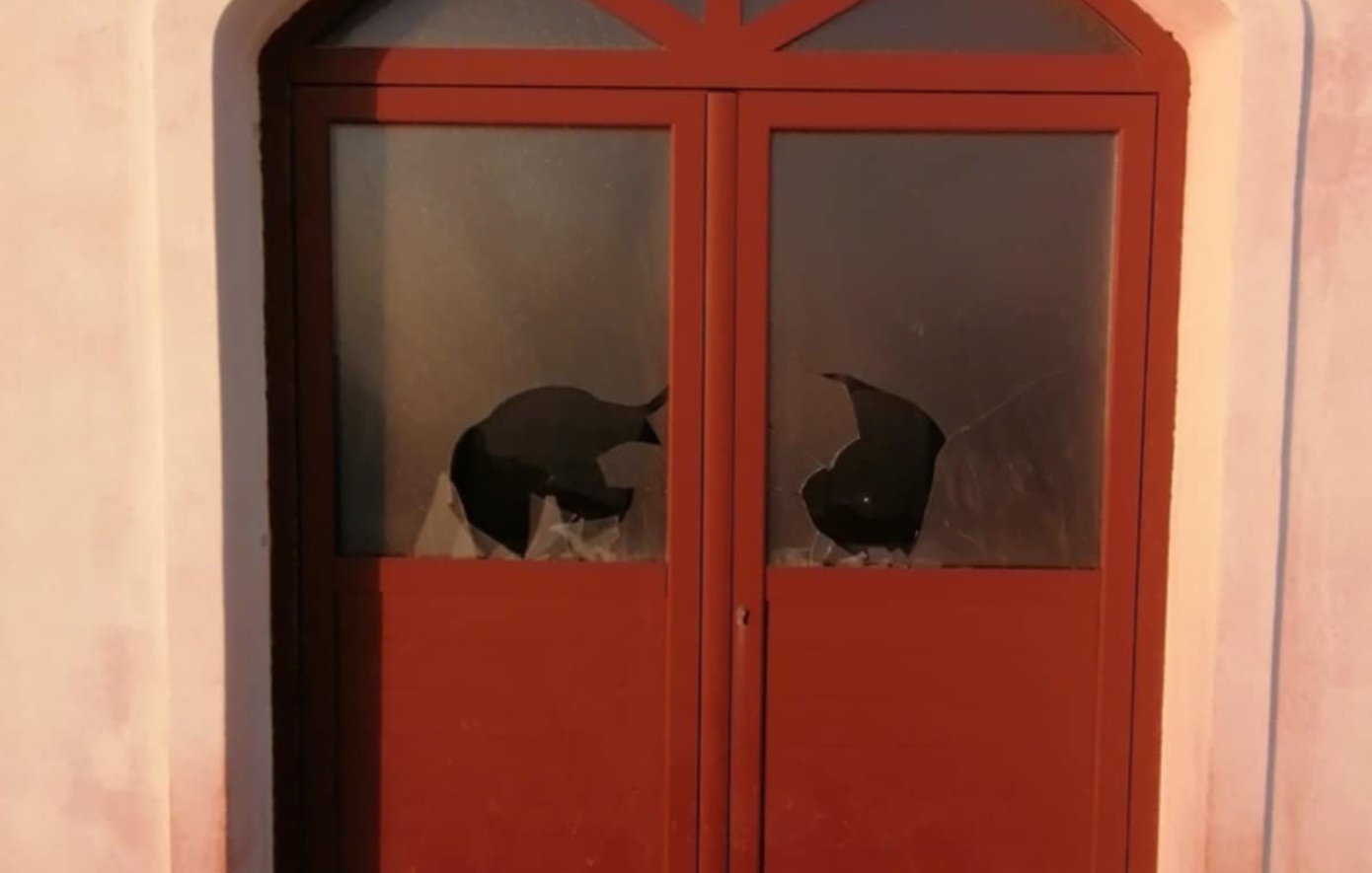 Σοκαριστικό περιστατικό στη Σέριφο: Έκλεισαν 27 πρόβατα σε αποθήκη για να πεθάνουν – Τι αποκαλύπτει η καταγγελία