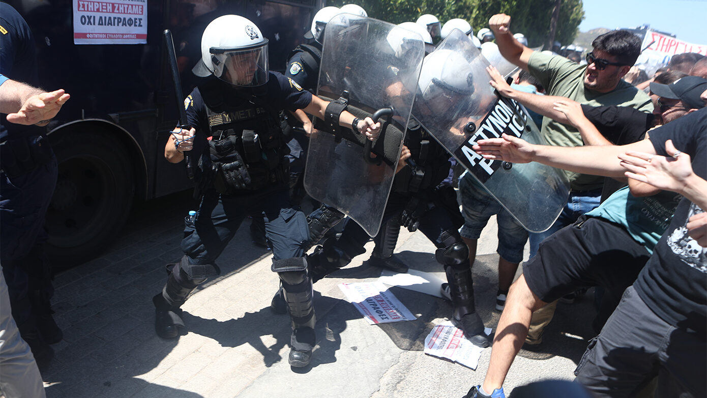 Αναταραχή στη Συνάντηση των Πρυτάνεων – Δείτε βίντεο και εικόνες