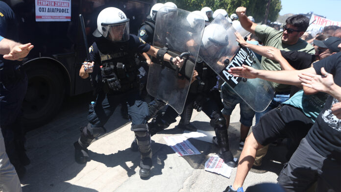 Αναταραχή στη Συνάντηση των Πρυτάνεων – Δείτε βίντεο και εικόνες