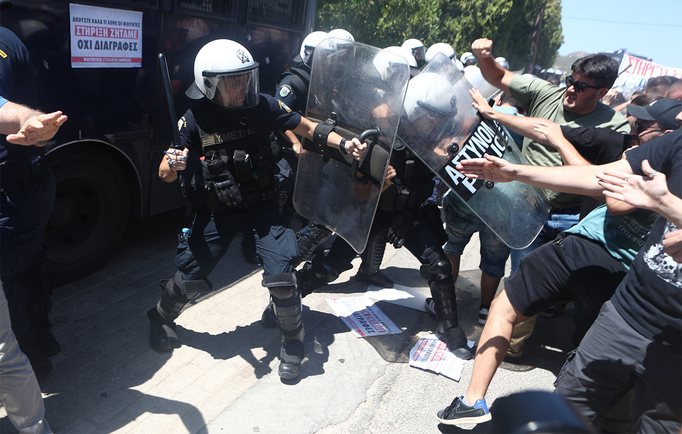 Αναταραχή στη Συνάντηση των Πρυτάνεων – Δείτε βίντεο και εικόνες