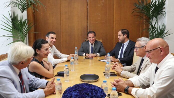 Σύσκεψη με επικεφαλής τον Άδωνι Γεωργιάδη για τη σύνδεση του Νοσοκομείου Ρεθύμνου με την Ιατρική Σχολή Κρήτης