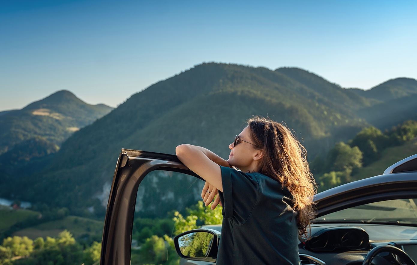 Ένας στους τέσσερις δεν θα ταξιδέψει φέτος – Οι υπόλοιποι περιορίζονται σε 50 ευρώ ημερησίως