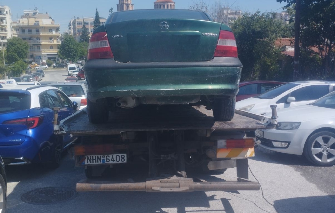 Καθαρίστηκαν 381 παρατημένα οχήματα από τους δρόμους της Θεσσαλονίκης σε έξι μήνες