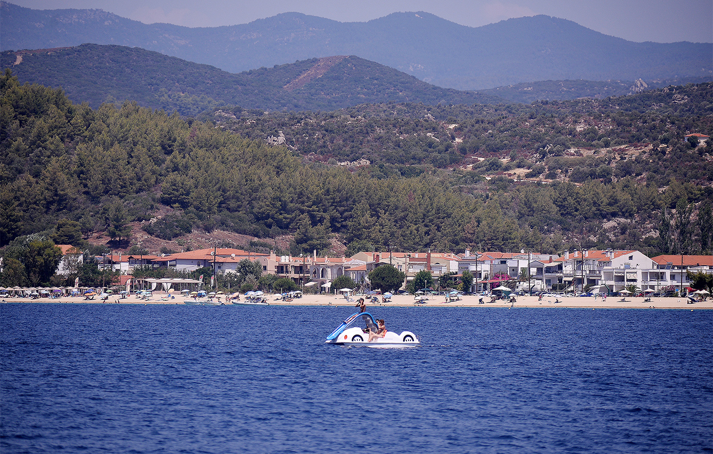 Πτώση επισκεψιμότητας και χαμηλότερες δαπάνες ανά άτομο στη Χαλκιδική φέτος, σύμφωνα με τους επιχειρηματίες