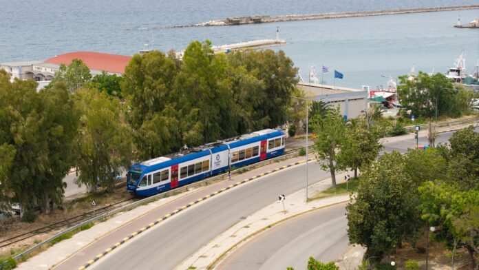 “Καινοτόμος εποχή για τον προαστιακό της Πάτρας – Αυξημένα δρομολόγια και παροχές”