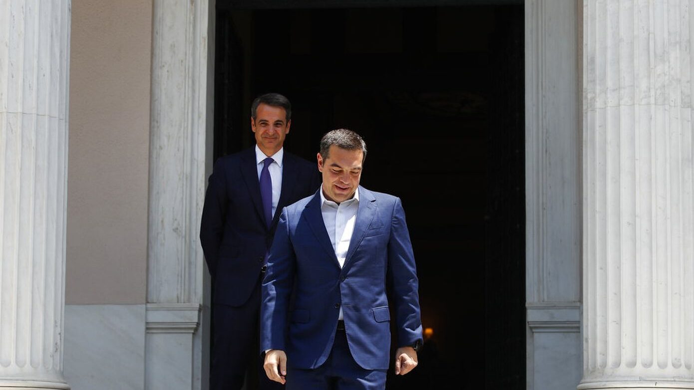 Ανεβαίνει το πολιτικό θερμόμετρο: Σύγκρουση Μητσοτάκη-Τσίπρα για το 2015 – Αιχμές και προς Ανδρουλάκη