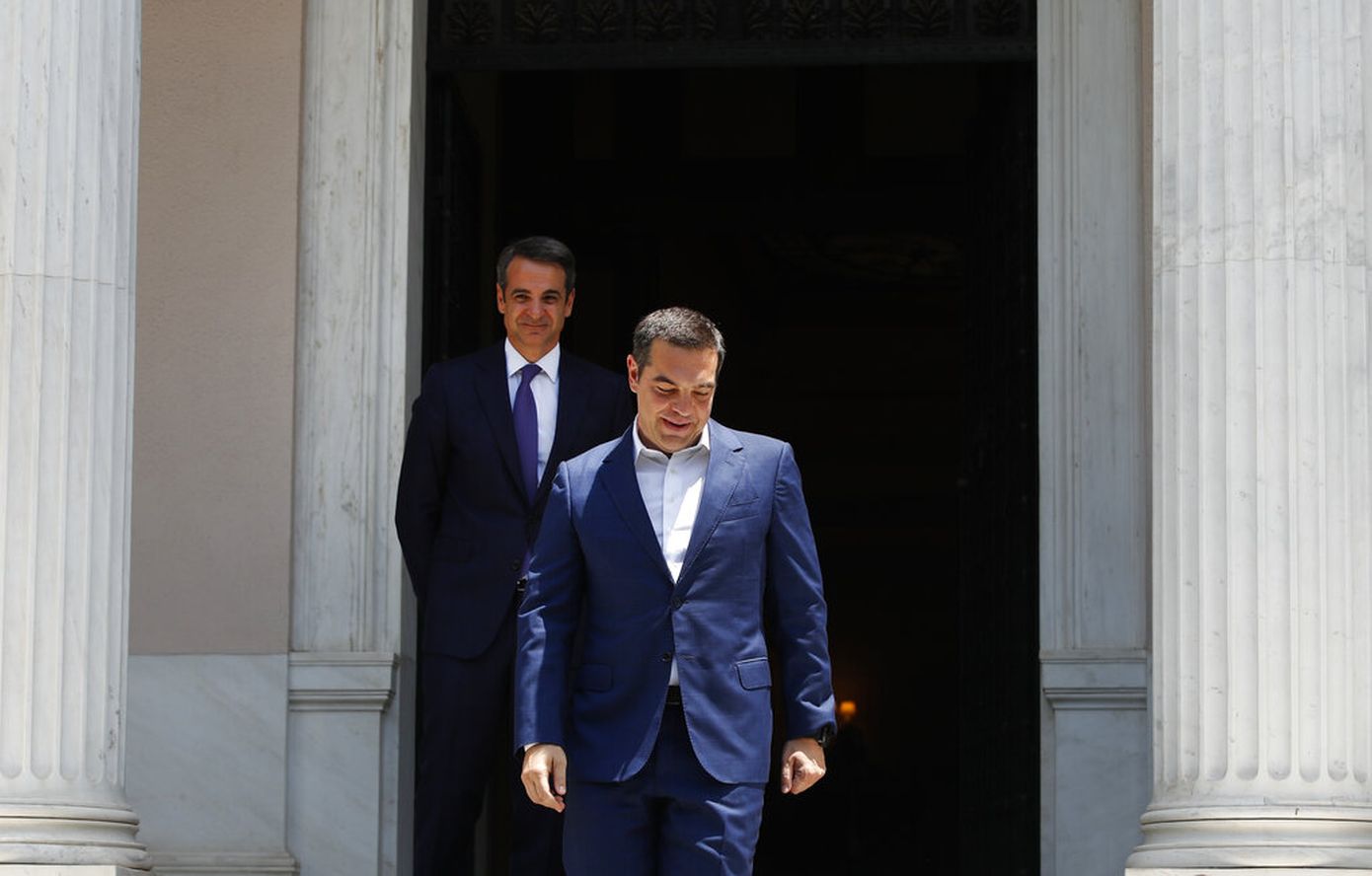 Ανεβαίνει το πολιτικό θερμόμετρο: Σύγκρουση Μητσοτάκη-Τσίπρα για το 2015 – Αιχμές και προς Ανδρουλάκη