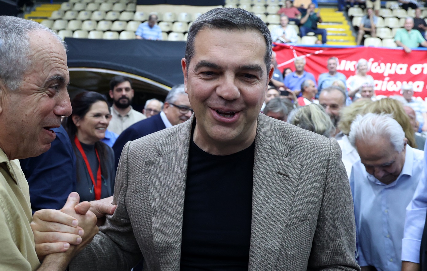 Τσίπρας εναντίον Μητσοτάκη: Όποιος είναι λερωμένος ζητά καθαρισμό, εγώ δεν είμαι, μπορεί να πει το ίδιο;