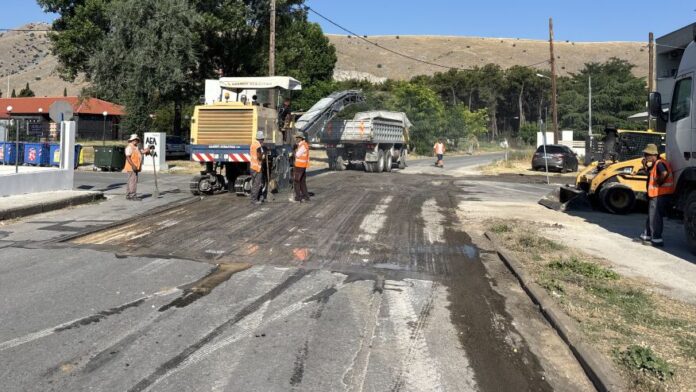 Προχωρούν οι ασφαλτοστρώσεις στον Δήμο Τυρνάβου