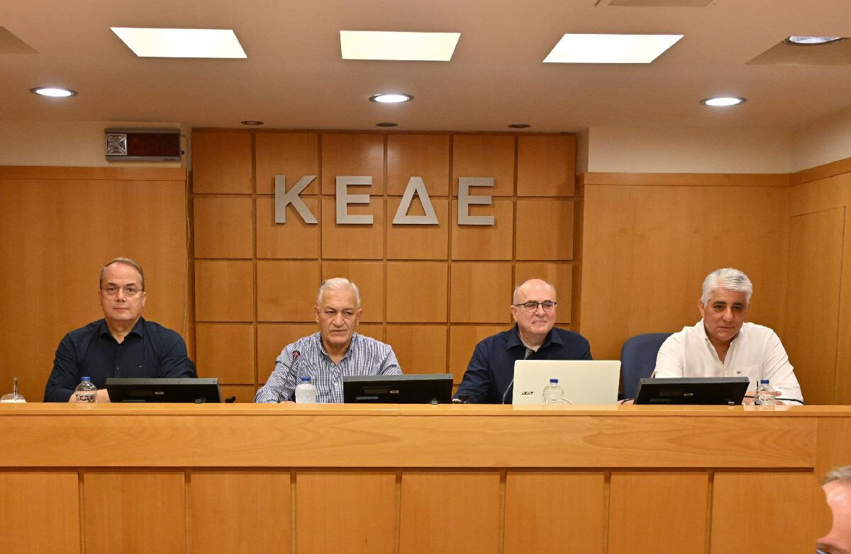 ΚΕΔΕ για μεταναστευτικό: «Δεν ανεχόμαστε αποφάσεις χωρίς εμάς»