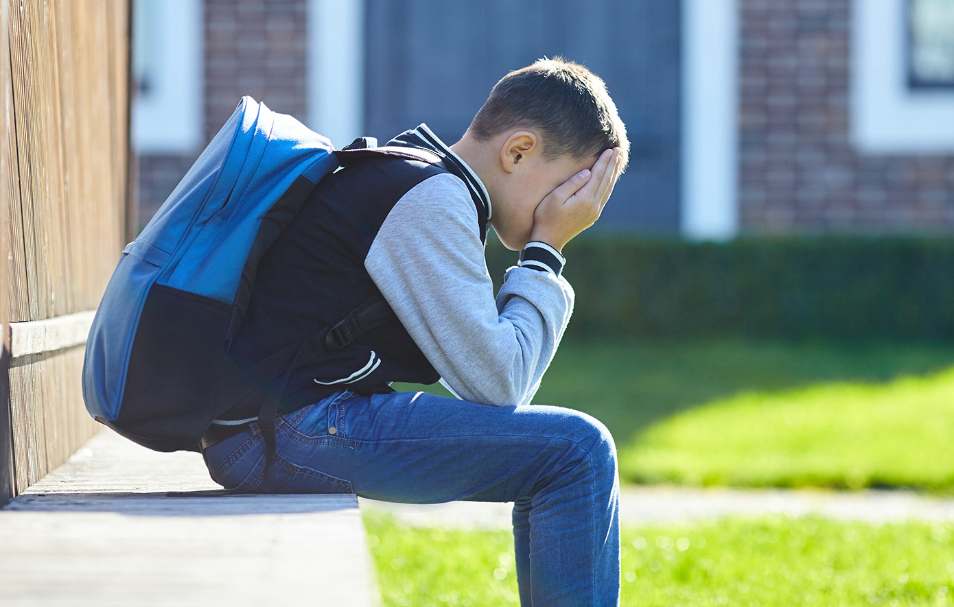 «Το φώναζαν στο γήπεδο να παίξουν και δεν πήγαινε κανείς» – Τι αποκαλύπτει γειτόνισσα του 13χρονου που κρεμάστηκε στο σπίτι του