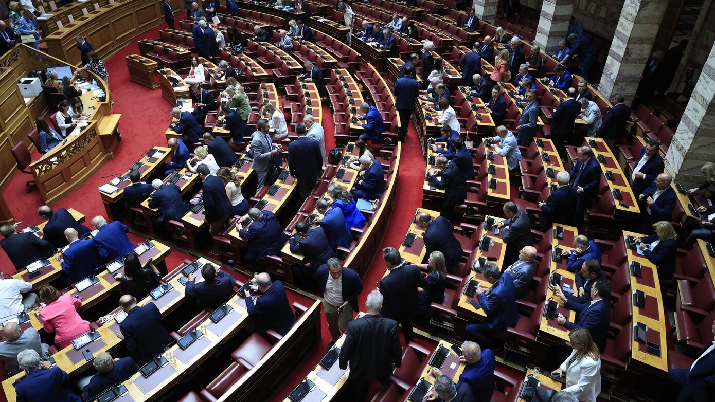 Βουλή: Απορρίφθηκε το αίτημα άρσης ασυλίας 14 βουλευτών της Ν.Δ. για «εσχάτη προδοσία»