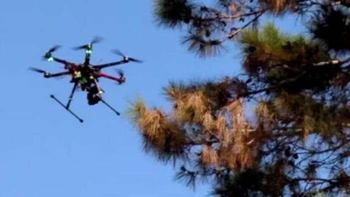 Drone σε νυχτερινή περιπολία για την πυροπροστασία στα Βριλήσσια