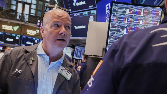 Πτώση στη Wall Street – Οι επενδυτές επικεντρώνονται στη Fed