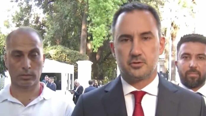 Ο Αλέξης Χαρίτσης εγκατέλειψε τη δεξίωση για την αποκατάσταση της Δημοκρατίας