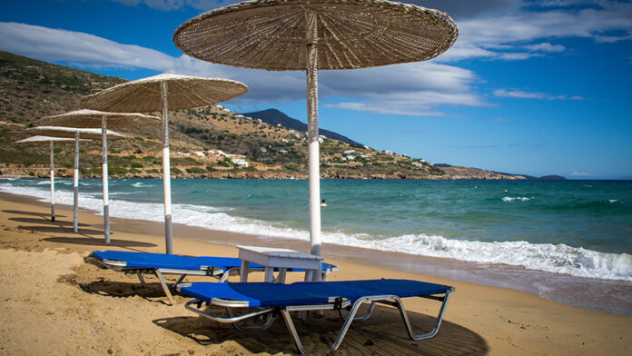 Κλείστηκε beach bar στη Χαλκιδική, είχε καταλάβει 2,5 στρέμματα αιγιαλού – Χιλιάδες οι καταγγελίες στο MyCoast