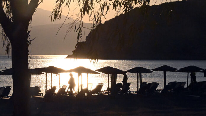 Μετεωρολόγοι προειδοποιούν για έντονο καύσωνα με θερμοκρασίες έως 45°C – Οι περιοχές που θα «ψηθούν»