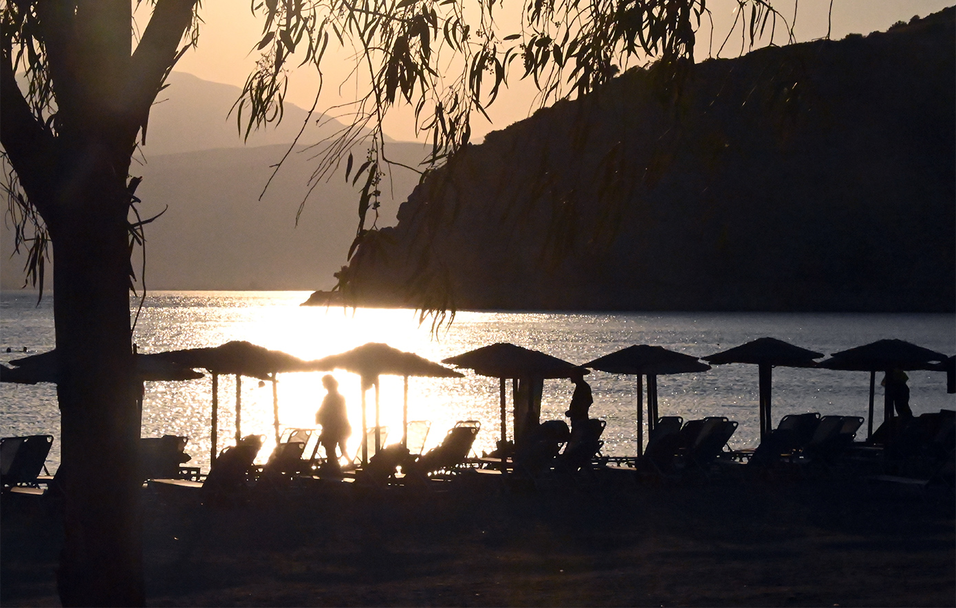 Μετεωρολόγοι προειδοποιούν για έντονο καύσωνα με θερμοκρασίες έως 45°C – Οι περιοχές που θα «ψηθούν»