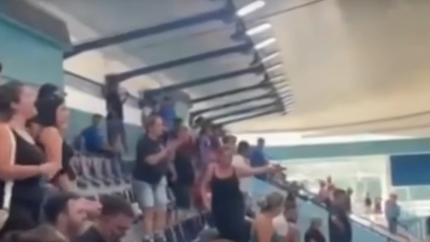 Σοκαριστικές σκηνές στη Χίο: Επίθεση σε 13χρονους σε αγώνα πόλο – Αναστάτωση με δηλώσεις του ΓΓ του δήμου, «να βυθιστούν»