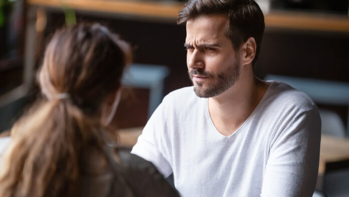 Περισσότεροι από 1 στους 4 Έλληνες κρύβουν κρυφό αποταμιευτικό λογαριασμό από τον σύζυγό τους