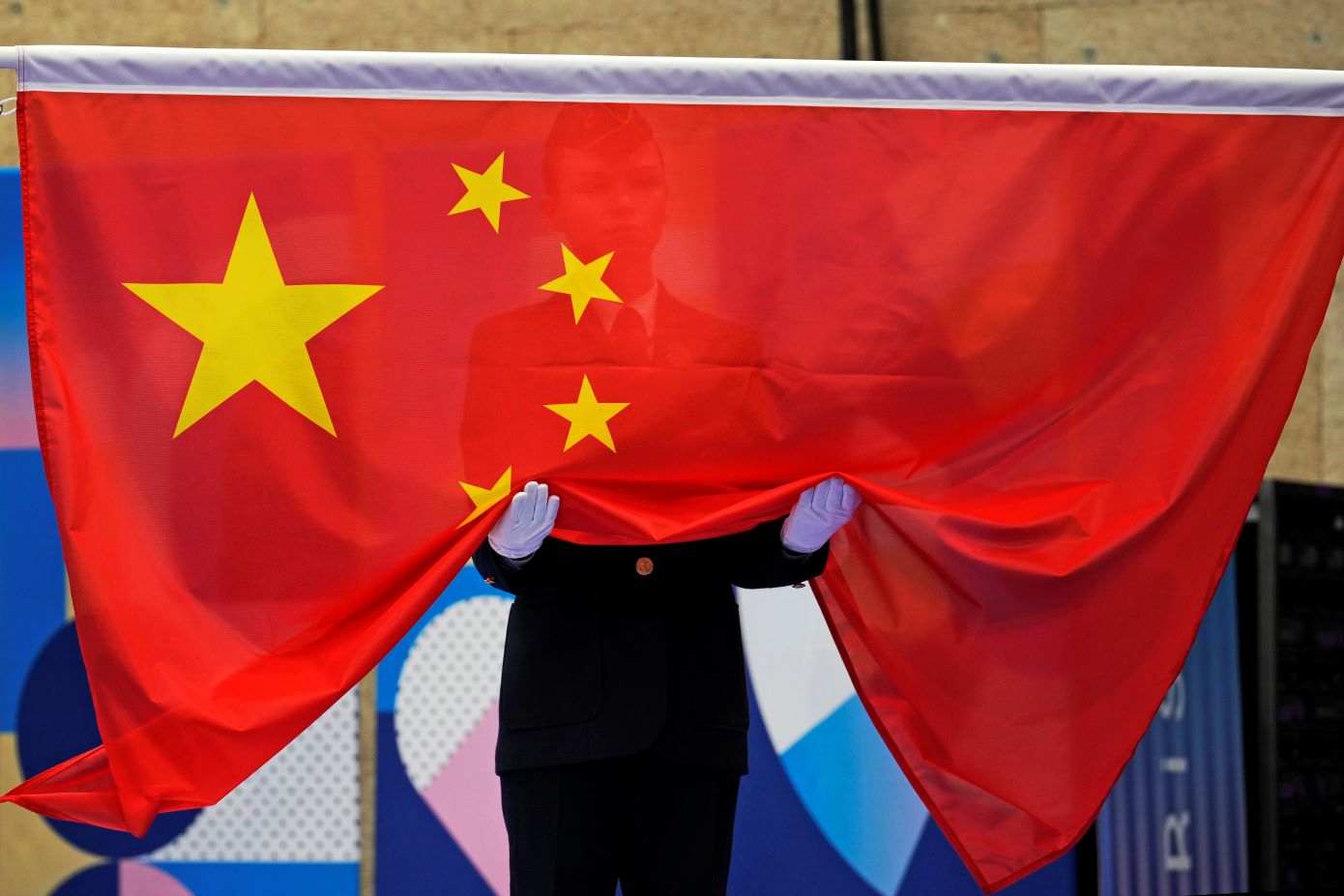 Η Κίνα συνεχίζει την ανάπτυξη παρά τις προκλήσεις – Εστίαση σε εξαγωγές και Ρωσία