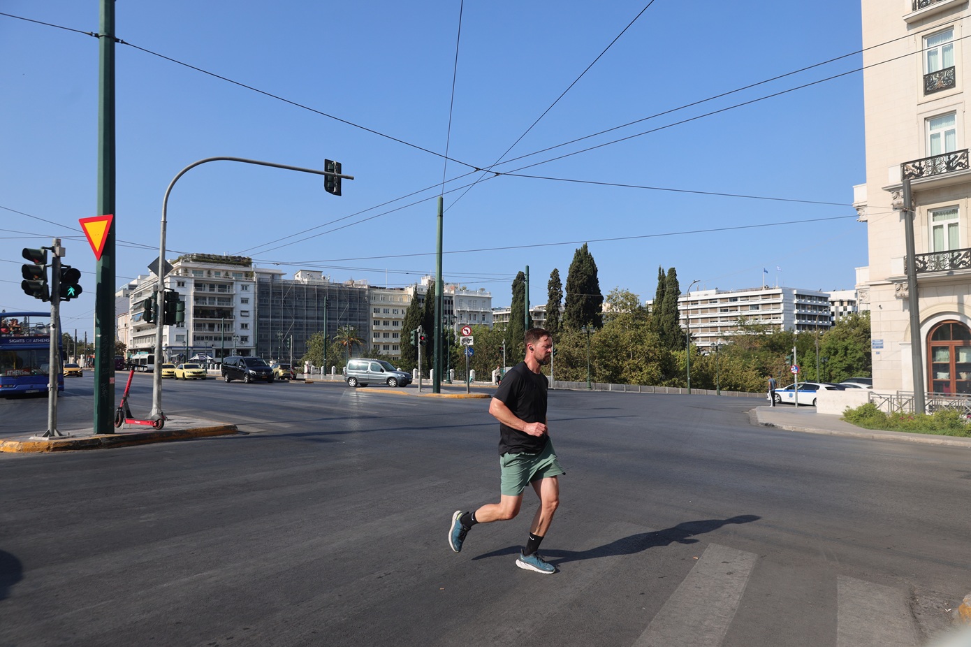 Αθήνα: Άδεια πόλη τον Δεκαπενταύγουστο – Δείτε φωτογραφίες από το κέντρο