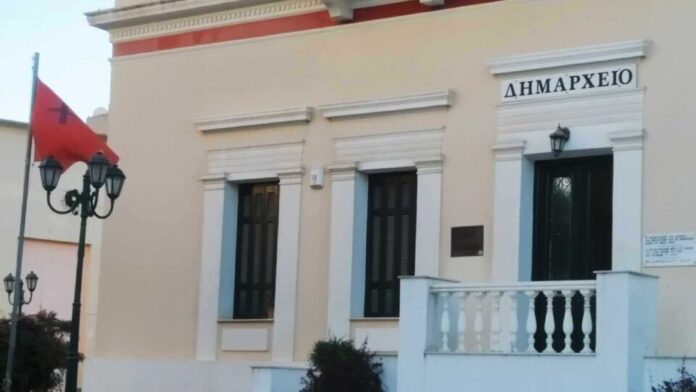 Ο Πρόεδρος του Λιμενικού Ταμείου Αιγιαλείας για το θέμα του γερανού