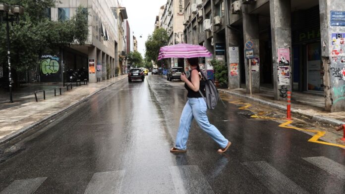 Καιρική επιδείνωση από Δευτέρα με βροχές και καταιγίδες – Ισχυρά τοπικά φαινόμενα και πιθανές χαλαζοπτώσεις