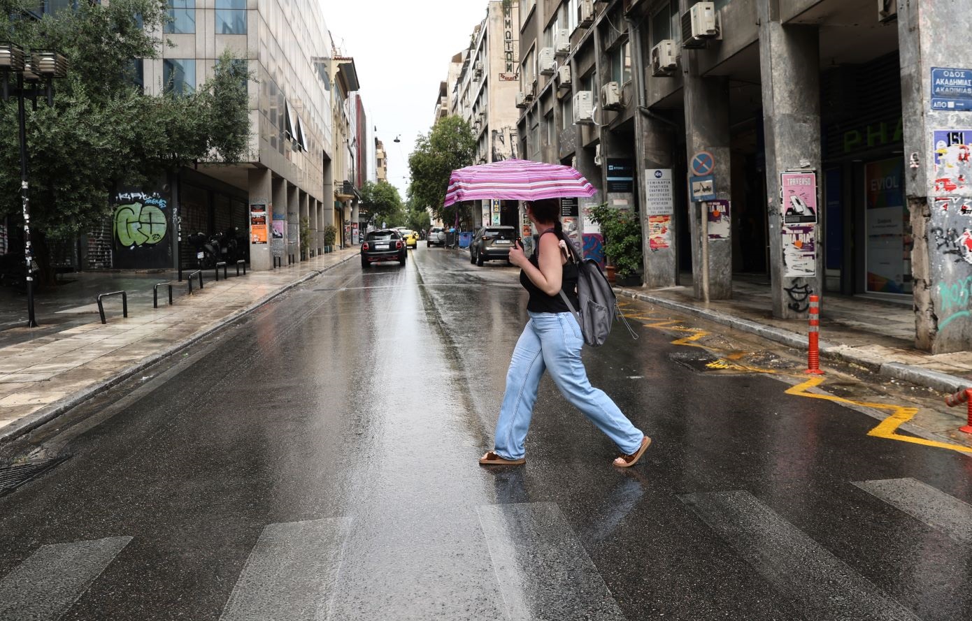 Καιρική επιδείνωση από Δευτέρα με βροχές και καταιγίδες – Ισχυρά τοπικά φαινόμενα και πιθανές χαλαζοπτώσεις