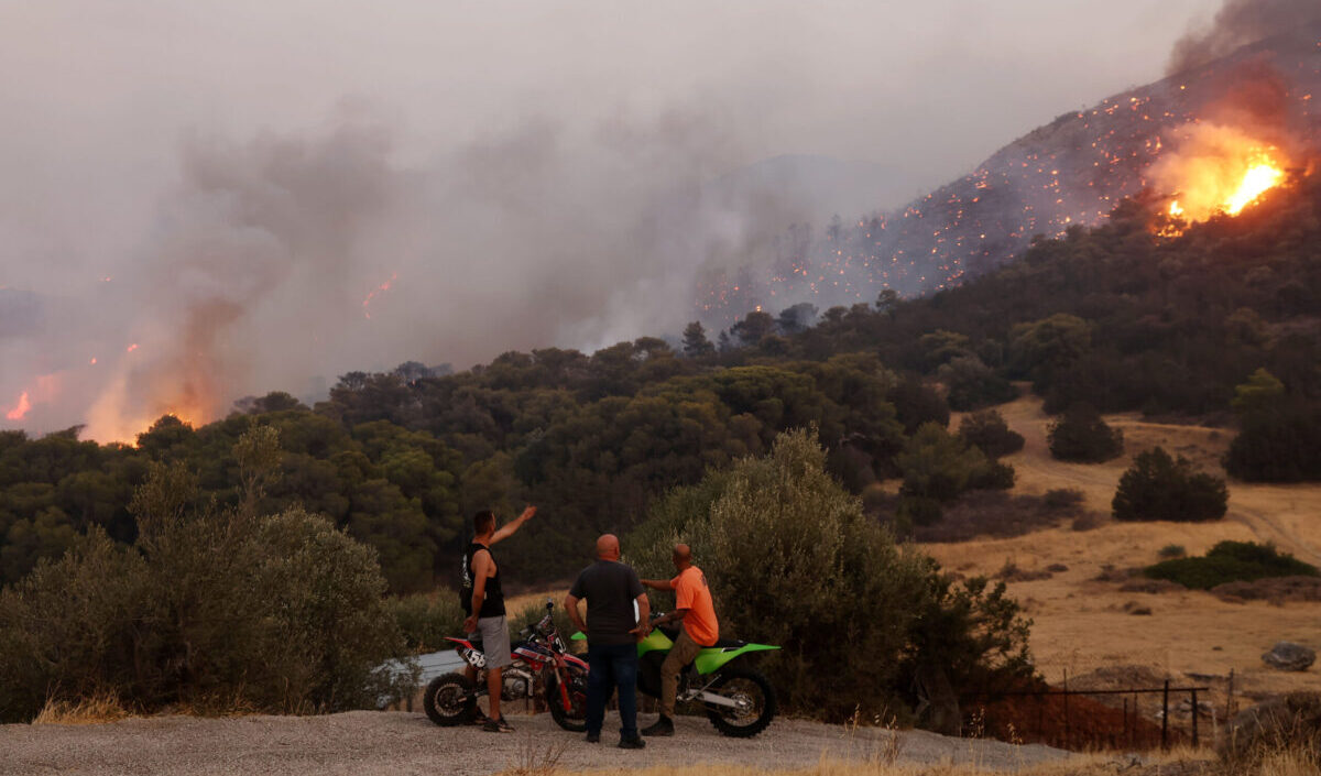 Ο αντιδήμαρχος Αναβύσσου στο ΕΡΤΝews: Καταγγέλλει εμπρησμό στον Άγιο Νικόλαο Αναβύσσου – Δύο νέα μέτωπα κατά τη διάρκεια της νύχτας, εντοπίστηκε γκαζάκι