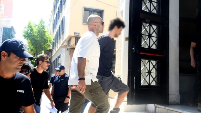 Στη Δικαιοσύνη δύο συλληφθέντες για πυρκαγιά στην Πάτρα