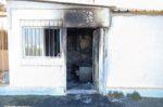 Άμεσα διακομίζονται στο Θριάσιο οι δύο τραυματίες από τη φωτιά στα αποδυτήρια γηπέδου στην Αμμουδάρα
