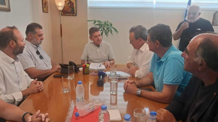 Ο Σωκράτης Φάμελλος στο δημαρχείο της πυρόπληκτης Δυτικής Αχαΐας