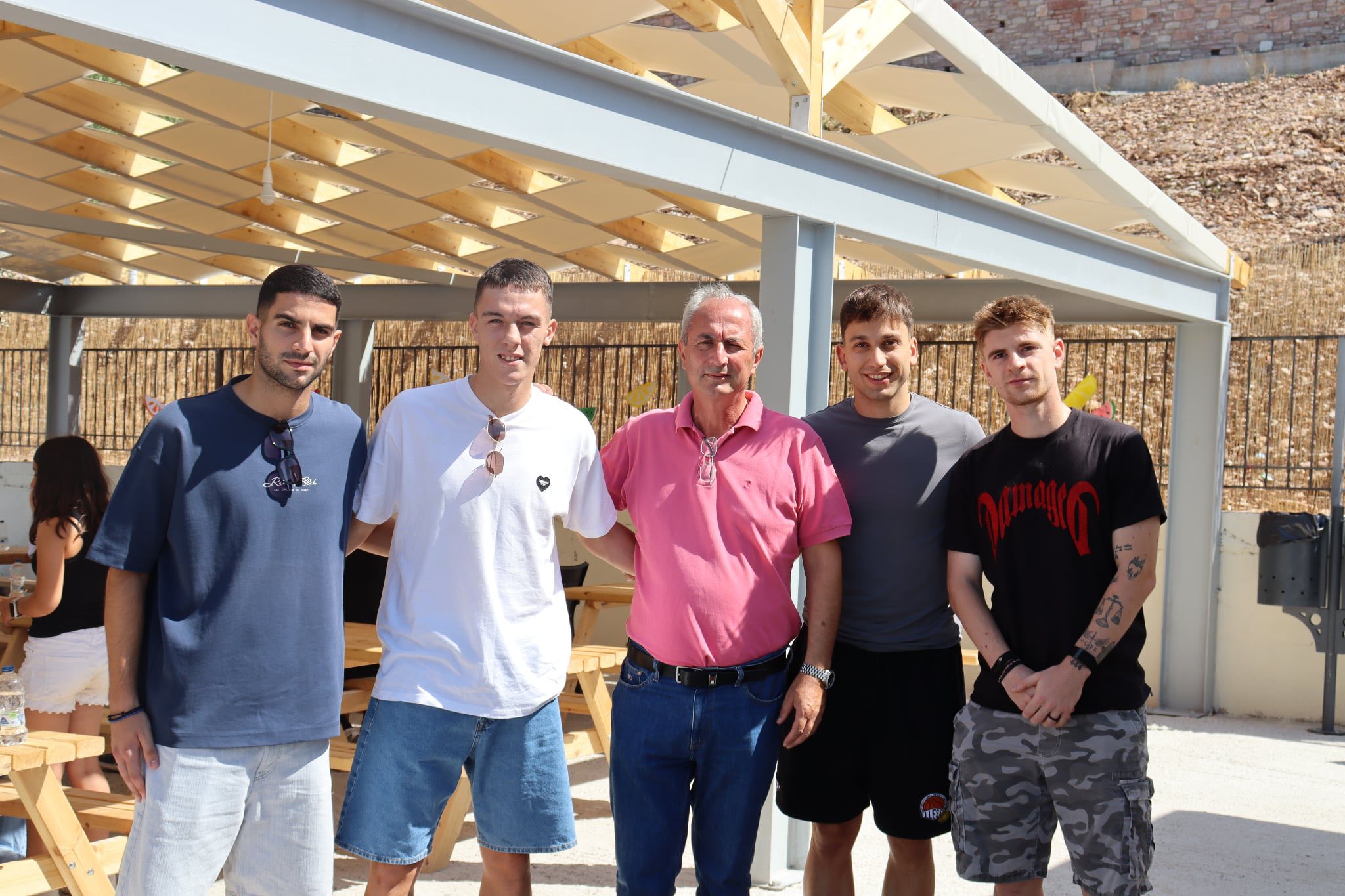 Δ. Θέρμου: Αθλητές χάρισαν μπάλες στους νεαρούς κατασκηνωτές της Αγίας Σοφίας