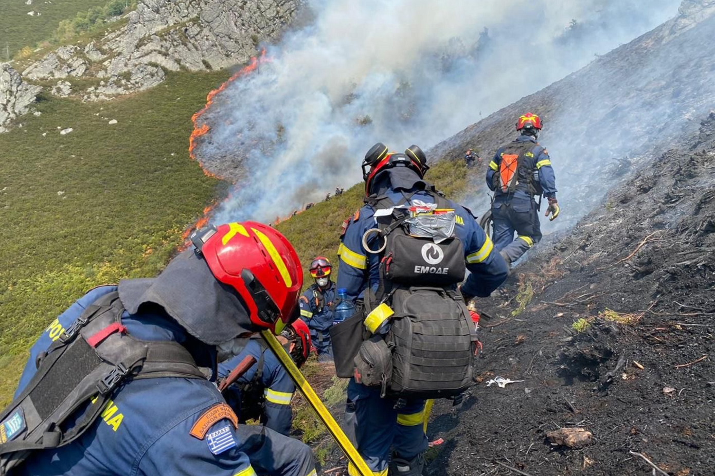 Οι Έλληνες δασοκομάντος στις καταστροφικές πυρκαγιές της Ισπανίας – Δείτε εικόνες