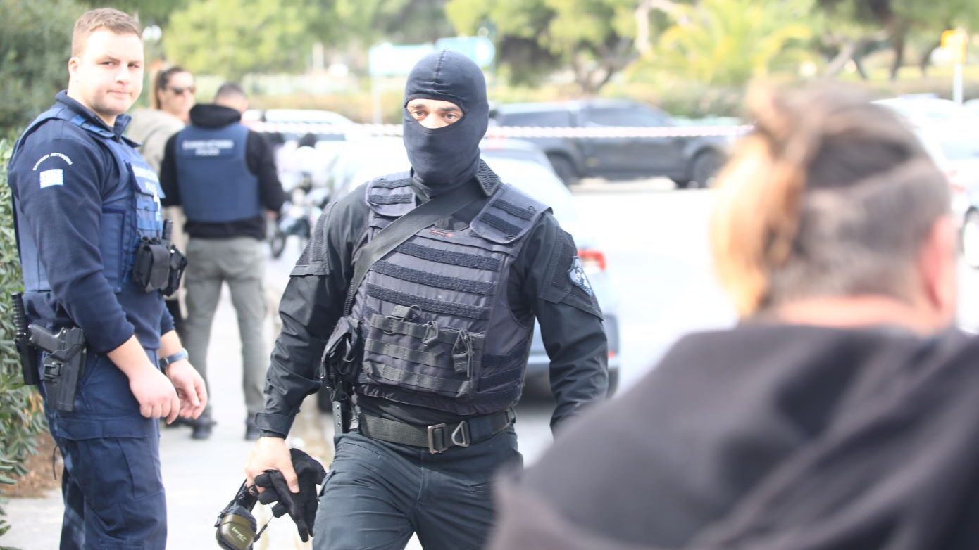 Καταλυτικό χτύπημα στη μαφία της Κρήτης: Γιγαντιαία αστυνομική επιχείρηση με 48 συλλήψεις – Εμπλοκή αστυνομικών και στρατιωτικών