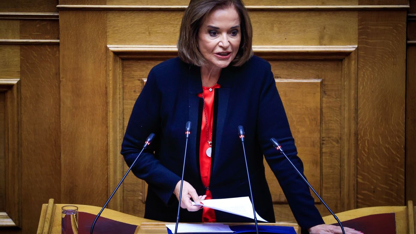 Ντόρα Μπακογιάννη για την απώλεια της κόρης του Αντώνη Σαμαρά: Ανεκλάλητη θλίψη για μια τόσο μεγάλη τραγωδία
